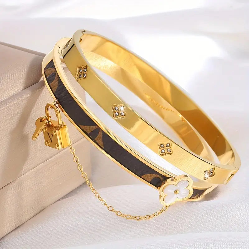 Locked V Bangle Set